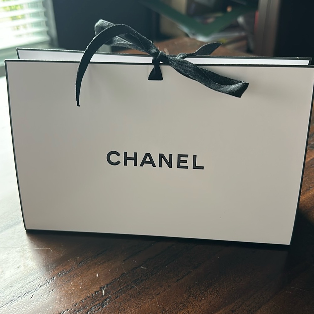 Chanel envelope Box Medium